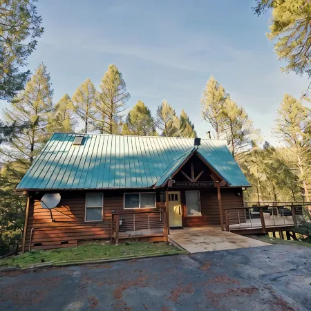 Spacious Cabin, Amazing deck & Yuba River View, Sauna, Nescafe, Beach & EVPlug.