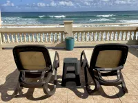 Oceanfront 3 Bdrm House on Surf Beach near Rincon with Private Beach Access 阿瓜達酒店
