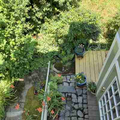 Panoramic view, large deck, ground floor apartment, walk to subway and beach Hotel Exterior