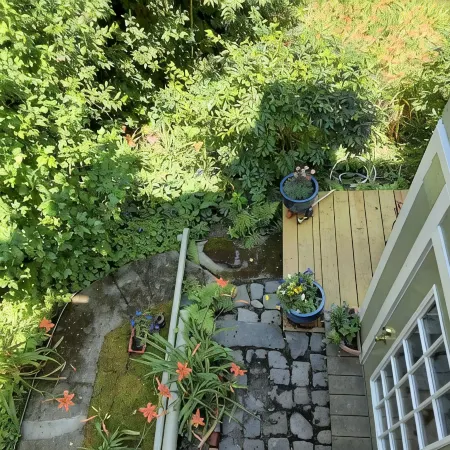 Panoramic view, large deck, ground floor apartment, walk to subway and beach