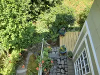 Panoramic view, large deck, ground floor apartment, walk to subway and beach