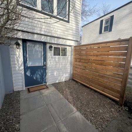 Cozy on Connaught. Central apartment in Halifax - very walkable!
