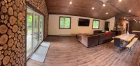 Large luxury cabin way back in the woods on ORV trail - Homestays