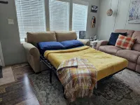 FamiLee Lakehouse Retreat Football & Fishing DogFriendly w-HotTub & BoatDock - 4-Star