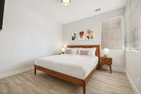NEW Lush Luxury Living-Heated Pool/Spa Included. Walking distance to Coachella - Boutique