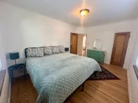 Modern Tree-Street Retreat/Walkable Location - Boutique