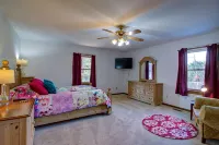 Huge! Mtn Home with lake and skiing nearby. Pets Considered! - 3-Star