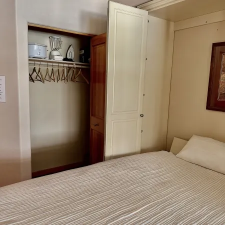 Studio + hot tub/pool- Next to lifts/brewery/food