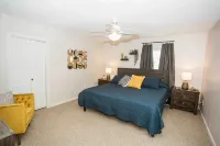 Cool, Trendy house in Dodge City! The Painted Cow - 3-Star