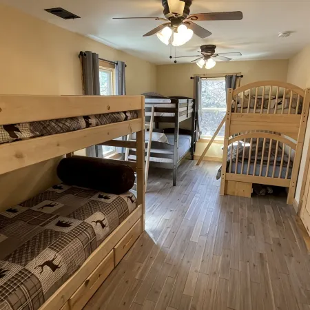 GA Team House Cabin Sleeps many Blairsville Union County, GA