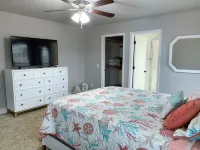 MODERN HOME - firepit & fenced in backyard! - 4-Star