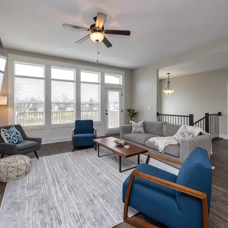 Spacious and clean 4-bedroom townhome in Urbandale with fitness room, WiFi