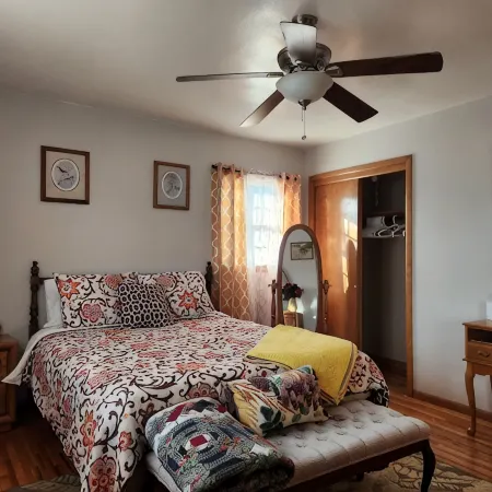 Charming Family 1-level and pet-friendly Home