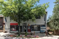 SoCal Vacations - Village Inn - parking