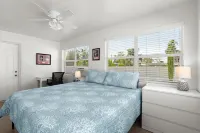 The Shore House! 1 Block to Beach and Dining - Wi-Fi