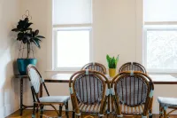 Cozy Updated Century Gem- Prime Location - Sleeps 10- Make Yourself at Home! - Bungalows