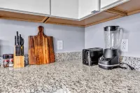 Lakeside Luxury Suite - Rock & Roll - Cle Flats - 2 Free parking - Condos