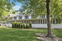 Newly Renovated, 7700 Sq. Ft,  8Br, 7BTH, Heated Pool, Hot Tub, Arcade Game Barn - Wifi