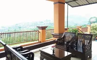 Parama Guest House - parking