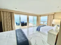 5 Br Large Beach House, Beachfront with Fire Ring,  Walk to Restaurants - Boutique
