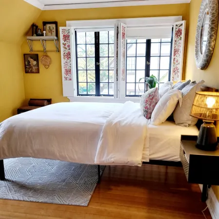 Heart of Eugene ~ Cozy Vintage Home/2 min to UO