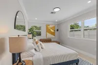 Vanderbilt Villa - 5bd, 3bth home & pool house near Vanderbilt Beach - 4-Star