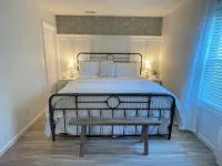 Laura’s Simply Charming Home on Harrison - 무료 와이파이