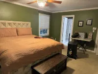4-bedroom vacation home 7 minutes from High Point University - balcony