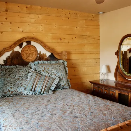 Beautiful, Serene Log Cabin Lodge