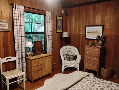 A Secluded Cabin on a Babbling Brook - Hytter