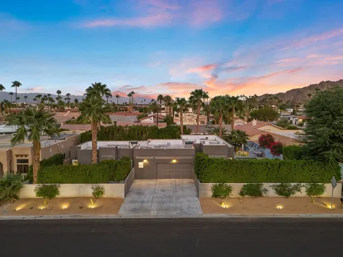 Four bedroom suites, private pool, spa & gourmet kitchen on .25 acre! - 4 tähden