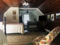 Historic Farmhouse/privacy/breathtaking views -Facebook @Valley View Escape, LLC - Wifi