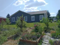 Highway 2 Modern Cottage - 4성급