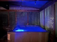 That Dam Cabin - Outdoor Living - Hot Tub, 65” TV, & Blackstone Griddle! - Chalets