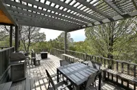 Spacious 3 bedroom, 2 bathroom luxury home; AC; 1 mile to historic Canyon Road - บังกะโล