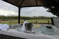 Badgers Mount Hotel - Bathtub