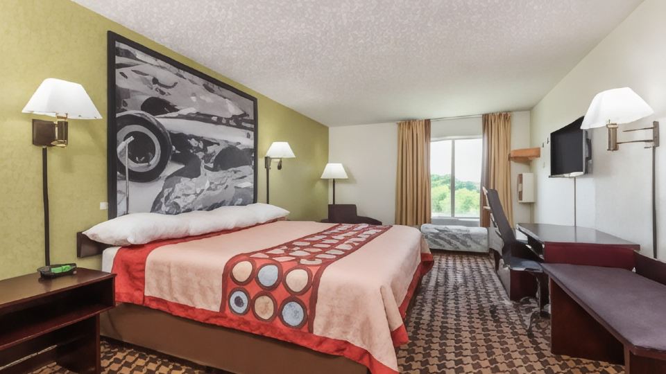 Super 8 by Wyndham Cloverdale IN