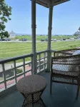 Heart of Oak Bluffs, No Car Needed! Ocean Views, Walk to Everywhere! - Wifi