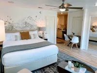 River Retreat Luxury King Studio with Jacuzzi Bath, Walkers Paradise,Near River. - Homestays