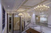 CHOZHA PALACE PREMIUM ROOMS AC - parking