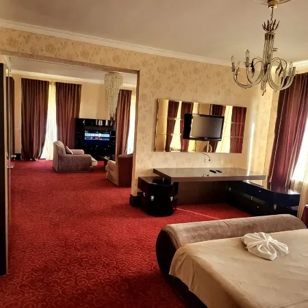 Maxim Pasha Hotel