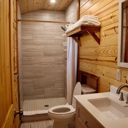 Charming Pondview Cabin