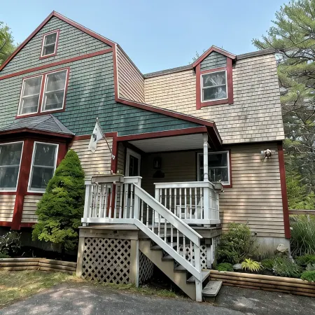 Tall Pines & Lake View. Perfect Location Ctr of Mdi! Close Trails.  Local Owners