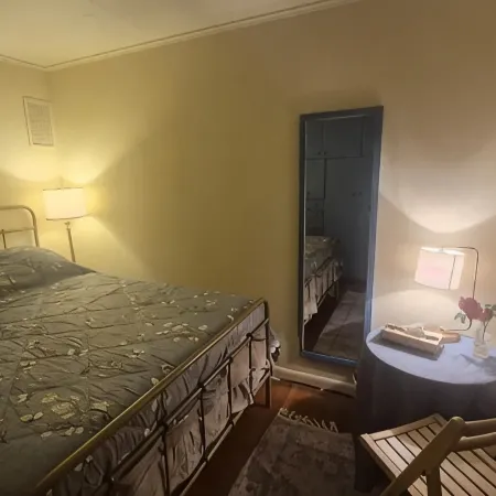 Anissa Shasta Hostel