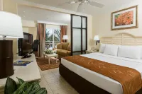 Comfort Suites Paradise Island - breakfast