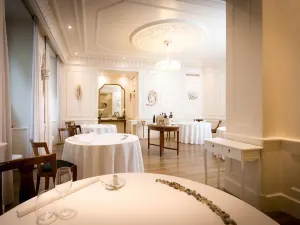 Royal Palace Hotel