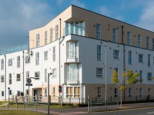 Cambridge Orchard Apartments - 2 Double Bedrooms