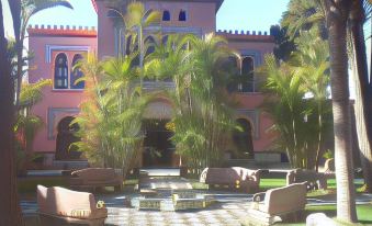Apartamentos El Tranco del Mar - Housity