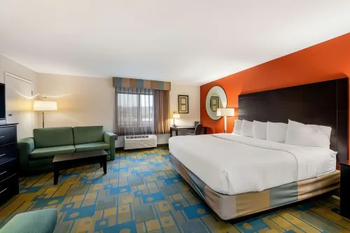 La Quinta Inn & Suites by Wyndham Mansfield Oh Hotels in Bellville