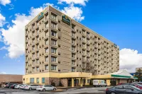 La Quinta Inn & Suites by Wyndham New Haven Hotels in Нью-Гейвен